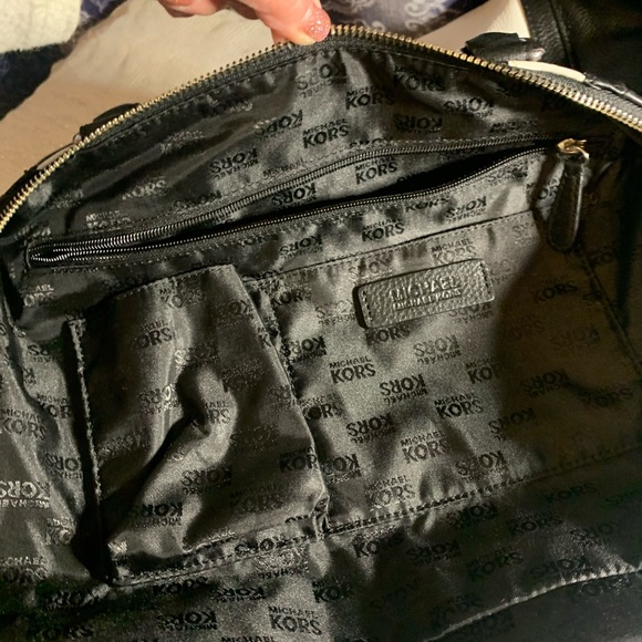 MICHAEL KORS HUDSON LEATHER SATCHEL - Picture 12 of 13